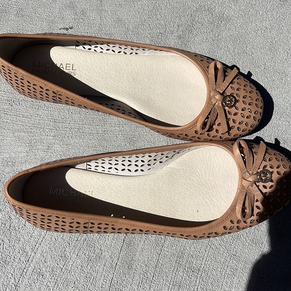 Womens Michael Kors ballerina slides! - Picture 3 of 4